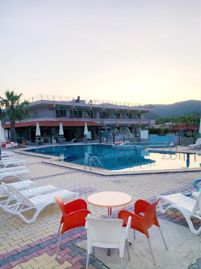 Hotel Palmera Sarti Exterior photo